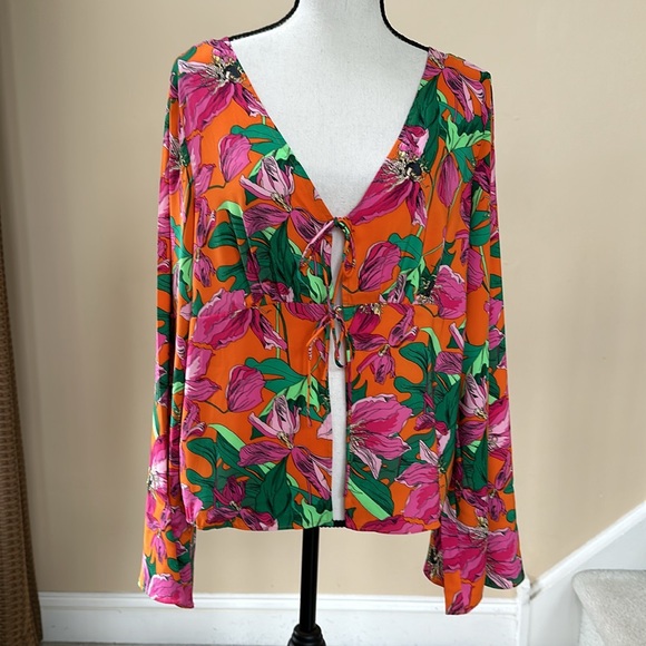 Express Floral V-neck Kimono Sleeve Double Tie Front Top - Picture 6 of 15